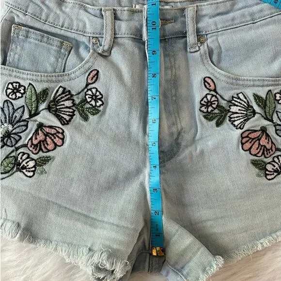 Forever 21 High Rise Light Wash Embroidered Flowers Denim Shorts Size 26 | 2 - Picture 6 of 7